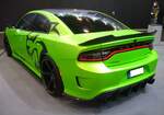 Heckansicht eines Dodge Charger SRT Hellcat.