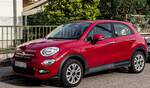 Hier ist ein Fiat 500X zu sehen. Aufnahme: Mai, 2024.