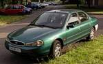 Ford Mondeo Mk2 (erste Generation Facelift) in der Farbe Pacific Green.