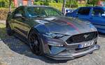 =Ford Mustang steht beim Automobiltreffen  TIEF AM TEICH  auf dem Hünfelder Festplatz im August 2024