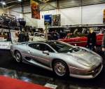 Jaguar XJ220 (Seitenansicht), produziert nur 281 mal. Foto: Essen Motor Show 2012 (Dezember).