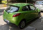 Rückansicht: Mazda 2 (zweite Generation, Lackierung: Spirited Green).