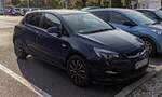 Opel Astra J in der Farbe Royal Blue. Foto: 08.2024.