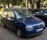 Seat Arosa pre-Facelift inder Farbe Azul Brio (Blau Brio).