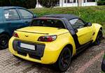 Rückansicht: Smart Roadster in der Farbe Shine Yellow, fotografiert in Mai, 2024.