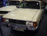 Paykan Limousine aus einem der letzten Baujahre. Wie in den meisten Entwicklungsländern wurde auch im Iran die Motorisierung zunächst mit einem Montagewerk vorangetrieben. Hierzu bezog die Iran National Industrial Manufacturing Co. in Teheran ab 1967 Teilesätze von der englischen Rootes-Gruppe. Unter der Marke Paykan zu deutsch Pfeil, entstand die persische Version des 1966 vorgestellten Hillman Hunter, einer viertürigen, englischen Stufenhecklimousine. Später kam noch eine Pickup-Version in die Produktpalette. Bis ins Jahr 2005 wurde der Paykan fast unverändert gebaut. Der Vierzylinderreihenmotor hatte bei Produktionseinstellung einen Hubraum von 1761 cm³ und leistete um die 95 PS. Essen Motor Show am 04.12.2024. 