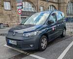 VW Caddy der DB AG steht am Hamburger Hauptbahnhof, 09-2024