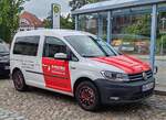 =VW Caddy von MENKE-Gebäudeservice steht im Mai in Bergen