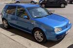 Diesen blauen VW Golf IV habe ich in August, 2024 fotografiert. Ich frage ob es eine Werkslackierung ist?!