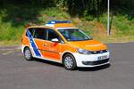 Feuerwehr Dietzenbach VW Touran PKW (Florian Dietzenbach 4/16-19 am 20.07.24 bei einen Fototermin.