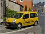 Seit kurzem ist die luxemburgische Post in einigen Stdchen fast lautlos unterwegs, hier mit einem Renault Kangoo, gesehen am 16.07.2013