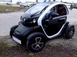 RENAULT-TWIZY bringt eine Leistung von 13KW, und mu nach rd.80Kilometern wieder an die Steckdose; 130402