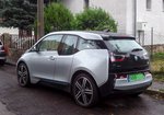 BMW i3. Foto: 22.08.2016. Elektroautos oder Hybridfahrzeuge können in Ungarn grünes Kennezeichen beantragen wodurch man viele Vorteile bekommt (kostenfreies Parken in einige Städte, Nutzung des Busspures usw.)