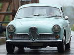 Ein Alfa Romeo Giulietta Sprint im August 2012 auf der Trebelbrücke bei Nehringen.