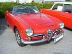 Alfa Romeo Giulietta Spider. 1955 - 1962. Die Baureihe 750 wurde bereits 1954 vorgestellt. Auf Initiative des US-Importeurs Maxi Hoffmann (Auch der geistige Vater des 190SL) wurde ein Jahr später der Spider auf den Markt gebracht. Der 4-Zylinderreihenmotor hat einen Hubraum von 1290 cm³ und leistet 65 PS und 90 PS in der Version Spider Veloce. Oldtimertreffen Glandorf am 14.05.2017.