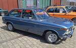 BMW 2000 tii Touring, Als zweitürige Kombi-Limousinen mit großer Heckklappe kamen im Februar 1971 die neuen  Touring-Modelle  auf den Markt.