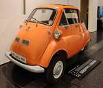 =BMW Tropen-Isetta Cabrio, Bj. 1957, 295 ccm, 13 PS, ausgestellt im Museum PROTOTYP im Hamburg, 09-2024. Gezeigt wird eine rechtgelenkte Isetta mit zusätzlichen Luftöffnungen in der Fahrzeugtür für den Export nach Südafrika. In dieser Ausführung sollen nur 12 Fahrzeuge produziert worden sein.