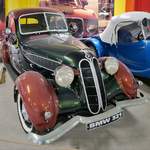 BMW 321 von 1937 in der Retro Car Show im Einkaufszentrum  Piterlend  in St.