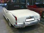 Heckansicht eines Borgward Isabella Cabriolets im Farbton cremeweiß aus dem Jahr 1958. Classic Remise Düsseldorf am 11.01.2025.