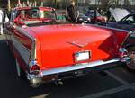 Heckansicht eines Chevrolet Series 2400C Bel Air Convertible Coupe des Modelljahres 1957 im Farbton matador red. Oldtimerbrunch am Cafe del sol in Gelsenkirchen am 09.03.2025.