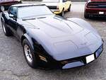 Chevrolet Corvette C3 Targa aus dem Modelljahr 1979 im Farbton black. Der Basispreis für eine Corvette lag in diesem Jahr bei US$ 8647,65. Angetrieben wird die Corvette des Modelljahres 1979 von einem V8-Motor, der aus einem Hubraum von 5733 cm³ entweder 185 PS oder 225 PS leistet. Oldtimertreffen an Mo´s Bikertreff in Krefeld am 09.02.2025..