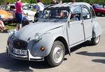 =Citroen 2 CV sucht einen Standplatz bei der Oldtimerveranstaltung in Frankenberg/Eder.