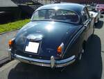 Heckansicht eines Daimler 250 V8 Automatic.