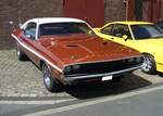 Dodge Challenger R/T 383 Magnum von 1971 im Farbton dark burnt orange.