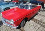 Fiat 1500 Spider im Farbton rosso corsa, gebaut in den Jahren von 1963 bis 1966. Das hübsche Blechkleid wurde von Pininfarina geschneidert. Der Vierzylinderreihenmotor hat einen Hubraum von 1481 cm³ und leistete 67 PS. Ab dem Modelljahr 1964 wurde die Leistung auf 75 PS erhöht. Die Fahrzeuge mit 75 PS waren serienmäßig mit einem Fünfganggetriebe ausgestattet. Der  gezeigte Wagen wurde erstmalig im Jahr 1965 zugelassen. Oldtimer-Revival auf dem Gelände der Kokerei Zollverein in Essen am 28.07.2024.