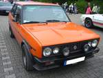 Fiat 131 Mirafiori 2000TC Sonderedition  Walter Röhrl . Auf Basis des 1974 vorgestellten Fiat 131 Mirafiori brachte die Deutsche Fiat im Jahr 1980 Das Sondermodell  Walter Röhrl  auf den Markt. Das Modell war nur als zweitürige Limousine lieferbar. Unter der Haube verrichtet ein Vierzylinderreihenmotor seinen Dienst, der aus 1998 cm³ Hubraum bis zu 140 PS leistet. Oldtimertreffen Nordsternpark Gelsenkirchen am 24.06.2018.