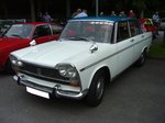 Fiat 2300 Limousine. 1961 - 1968. Der 2300 war die Weiterentwicklung der 1959 vorgestellten Schwestermodelle 1800 und 2100, die 1961 eingestellt wurden. Der 6-Zylinderreihenmotor hat einen Hubraum von 2279 cm³ und leistet 105 PS. Oldtimertreffen an der Krefelder Pferderennbahn am 12.06.2016.