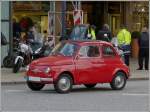 Mit einem solchen kleinen Fiat ist es bestimmt einfacher in einer Grostadt einen Parkplatz zu finden, als mit vielen anderen Wagen. 17.09.2013