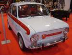 Fiat 850 OT  Stradale  aus dem Jahr 1965. Auf der Basis der Fiat 850 Limousine baute die Tuningschmiede des Carlo Abarth (*1908 +1979) ab dem winter 1964 in etlichen Serien sportliche Fahrzeuge auf. Der gezeigte 850´er ist ein sportlicher Wagen mit Straßenzulassung. Der im Heck verbaute, Wasser gekühlte, Vierzylinderreihenmotor hat einen Hubraum von 843 cm³ und leistet 53 PS, während der serienmäßige 850´er 34 PS leistete. Essen Motor Show am 04.12.2024.