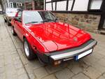 Fiat X1/9 five speed, produziert von 1978 bis 1990. Der X1/9 wurde bereits 1972 vorgestellt. Er basierte auf dem  Millionenseller  Fiat 128. Bei seiner Vorstellung wurde der Wagen von einem 1.3l Motor mit 75 PS angetrieben. Ab 1978 wurde der 1.5l Motor des Ritmo mit 85 PS verbaut. Seit diesem Zeitpunkt erhielt das Auto den Zusatz five speed. Ab dem Jahr 1982 wurde der keilförmige, zweisitzige Sportwagen bei Bertone produziert. Oldtimertreffen des AMC Essen-Kettwig am 01.05.2019.