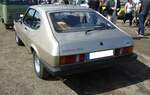 Heckansicht eines Ford Capri 3 2.0 im Farbton champagnergold.