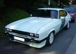 Ford Capri 3 2.8 Injection. Der 2.8`er Injection war nur in den Jahren 1982 und 1983 im Verkaufsprogramm von Ford. Aufgrund einer Straffung in der Modellpalette löste er den bisherigen Capri 3.0 Liter als Spitzenmodell dieser Baureihe ab. In seinem letzten Verkaufsjahr schlug ein solcher Capri mit einem Kaufpreis von mindestens DM 29.050,00 zu Buche. Unter der Haube verrichtet ein V6-Motor seine Arbeit, der aus einem Hubraum von 2792 cm³ eine Leistung von 160 PS an die Hinterachse weiter gibt. Die Höchstgeschwindigkeit betrug 210 km/h. Dann verarbeitete die Bosch-K-Jetronic aber auch bis zu 15 Liter Superbenzin auf 100 Kilometer. Oldtimertreffen an der Bleibergquelle Velbert am 22.09.2024.