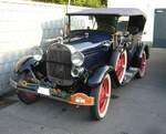 Ford Model A in der Karosserieversion Touring im Farbton niagara dark blue aus dem Jahr 1928. Produziert wurde das Model A von 1928 bis 1931. Das Modell A war der Nachfolger des legendären Ford Model T. Während der vierjährigen Produktionszeit wurden 4.320.446 Einheiten in etlichen Karosserievarianten produziert. Der Vierzylinderreihenmotor hat einen Hubraum von 3285 cm³ und leistet 40 PS. 11. Saarner Oldtimer Cup am 01.09.2024 in Mülheim an der Ruhr-Saarn.