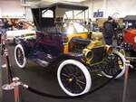 Ford Model T in der Karosserieversion Runabout, gebaut von 1908 bis 1927. Mit dem Model T wurde die Volksmotorisierung in den USA eingeleitet. Das Model T konnte in etlichen Karosserieversionen bestellt werden und verkaufte sich mehr als 15 Millionen mal. Das abgelichtete Model T stammt dem Jahr 1913. Der Vierzylinderreihenmotor hat einen Hubraum von 2896 cm³ und leistet 20 PS. Die Höchstgeschwindigkeit liegt bei ca. 65 km/h. Der gezeigte Wagen lieg 1913 vom Band. Essen Motor Show am 04.12.2024.