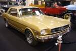 1965´er Ford Mustang in der Karosserievariante Hardtop Coupe, im relativ selten bestellten Farbton prairie bronce.