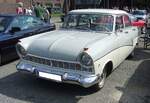 Ford Taunus P2 Limousine, gebaut in den Jahren von 1957 bis 1960. Die stark vom amerikanischen Zeitgeschmack inspirierte Karosserie, war als zwei- und viertürige Limousine (Foto) und als dreitüriges Kombi lieferbar. Aufgrund seiner  amerikanischen  Karosserie erhielt er in Deutschland schnell den Spitznamen  Barock-Taunus . Für eine solche, hier abgelichtete viertürige Limousine, waren mindestens DM 6.985,00 fällig. Als einzige Motorisierung war ein Vierzylinderreihenmotor mit 60 PS aus einem Hubraum von 1698 cm³ lieferbar. Oldtimer-Revival auf dem Gelände der Kokerei Zollverein in Essen am 28.07.2024.