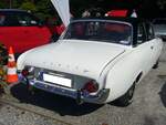 Heckansicht eines Ford Taunus P3 in der Karosserieversion zweitürige Limousine aus dem Jahr 1961.