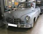 GAZ 12 ZIM Cabriolet aus dem Jahr 1951. Um die Lücke zwischen dem GAZ 20 M  Pobeda  und dem luxuriösen ZIS 110 zu schließen, gaben die sowjetischen Behörden im Mai 1948 der Firma GAZ den Auftrag innerhalb kürzester Zeit ein entsprechendes Auto zu konstruieren bzw. zu bauen. Das Modell wurde genau zwei Jahre später, im Frühjahr 1950, auf der Leipziger Frühjahrsmesse vorgestellt. Aufgrund der kurzen, vorgegebenen Zeit, wurden so ziemlich alle brauchbaren Komponenten aus dem  Pobeda  verbaut. Zwischen 1950 und 1959 wurden rund 21.500 Fahrzeuge dieses Typs im GAZ-Werk Jaroslawl gefertigt. Im Jahr 1951 wurde dieses eine Auto zum Cabriolet umgebaut. Angetrieben wird dieses seltenen Cabriolet von einem Sechszylinderreihenmotor mit einem Hubraum von 3480 cm³ und einer Leistung von 90 PS. Die Höchstgeschwindigkeit soll 120 km/h, bei einem Verbrauch von 17 Litern Kraftstoff aus 100 Kilometer betragen. Classic Remise Düsseldorf am 11.01.2025.