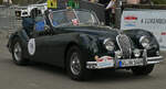 Jaguar XK 140 DHC, kommt am Zielort bei der Luxemburg Classic in der Stadt Luxemburg an.