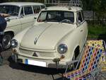 Lloyd LS400 Kombi. Das Lloyd-Modell 400 (LP = Limousine sowie LS = Kombi) löste im Jahr 1953 die bereits 1950 vorgestellte Baureihe 300 ab und wurde bis 1957 produziert. Mit einem Kaufpreis von DM 3.790,00 war das Kombimodell DM 125,00 teurer als die zweitürige Limousine. Der Zweizylinderreihenzweitaktmotor hat einen Hubraum von 386 cm³ und leistet 13 PS. Die Höchstgeschwindigkeit lag bei 75 km/h und der Verbrauch bei 6 Litern Zweitaktgemisch auf 100 Kilometer. 50. Jahrestreffen der Borgward I.G. e.V. an der  Alten Dreherei  in Mülheim an der Ruhr.