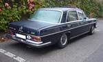 Heckansicht eines Mercedes Benz W109 300SEL 3.5. Besucherparkplatz der Düsseldorfer Classic Remise am 01.11.2024.