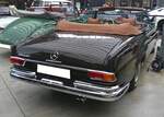 Heckansicht eines Mercedes Benz W111 E28 (280SE) Cabriolet aus dem Jahr 1968. Classic Remise Düsseldorf am 11.01.2025.