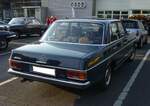 Heckansicht eines Mercedes Benz W115 200.