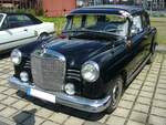 Mercedes Benz W120 180b im Farbton MB40 -schwarz-, gebaut von 1953 bis 1957. Ein solcher 180´er stand bei seiner Vorstellung im Juli 1953 mit einem Kaufpreis von mindestens DM 9950,00 in den Preislisten der Händler. Dafür bekam der Käufer ein solides, modernes Fahrzeug mit einem Vierzylinderreihenmotor. Dieser Motor leistet aus einem Hubraum von 1767 cm³ 52 PS. Oldtimer-Revival auf dem Gelände der Kokerei Zollverein in Essen am 28.07.2024.