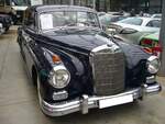 Mercedes Benz W189 300d aus dem Jahr 1958 im Farbton dunkelblau.