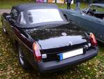 Heckansicht eines MG B Roadster aus dem Jahr 1978. Oldtimertreffen beim Theater an der Niebu(h)rg am 20.10.2024 in Oberhausen/Rhld.